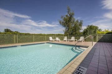 Hotel Comfort And Suites 3*